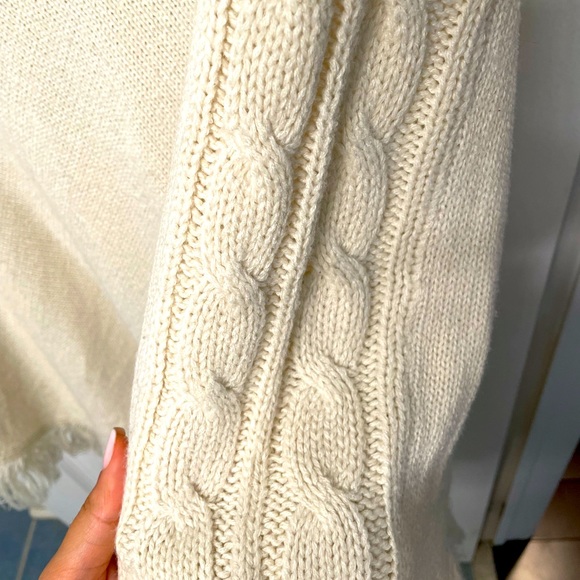 Cream Poncho - Picture 3 of 6
